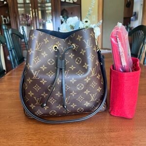Authentic Louis Vuitton NeoNoe MM Monogram Bucket Bag